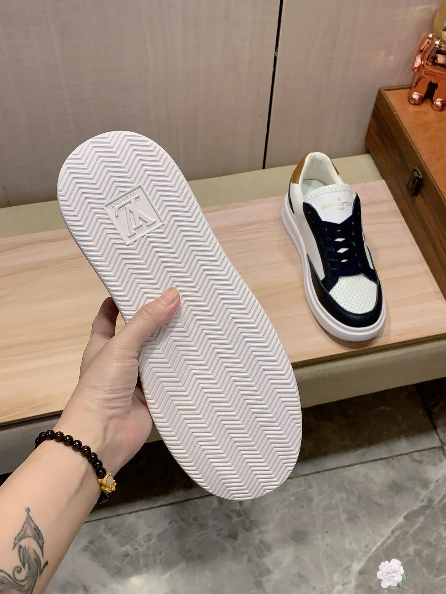 Men's Men's Shoes 💰420💰💰🎩🎩[Lightning][Lightning] "Lv*" The latest and most popular casual shoes, top brands [Seduce] Luxury ~ Purchasing Agency, Top ~ Quality. [Strong] The upper is made of imported breathable cowhide with material ➕ breathable sheepskin feet (•) and fine workmanship. Original stylish and stylish soft rubber wear-resistant and non-slip outsole, light and comfortable on the feet, the real thing looks better when taken in real life, 413: code: 38-44, 6️⃣ colors selected